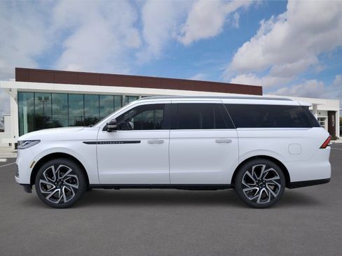 New 2026 Lincoln Navigator L Black Label AWD/4WD image 3