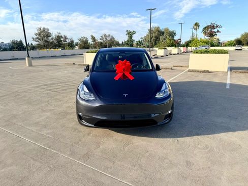 Used 2024 Tesla Model Y 2WD image 4