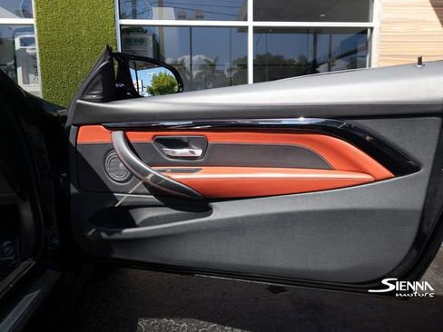 Used 2018 BMW M4 Convertible image 24