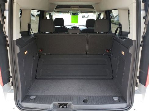 Used 2017 Ford Transit Connect XLT image 5