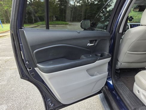 Used 2016 Honda Pilot Touring image 39