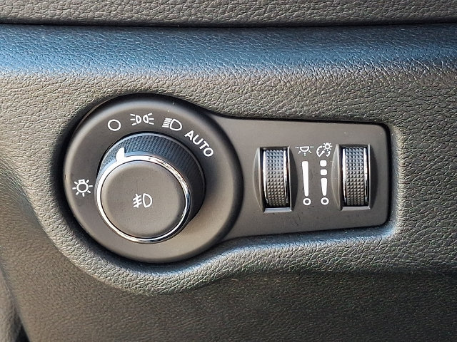 Used 2025 Chrysler Pacifica Limited FWD image 26