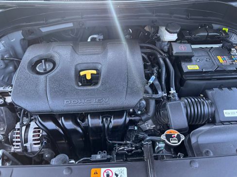 Used 2025 Kia Soul LX w/ LX Technology Package FWD image 32