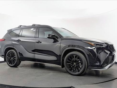 Used 2023 Toyota Highlander XSE FWD image 11
