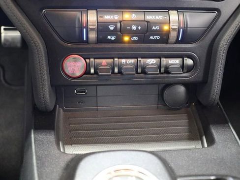 Used 2022 Ford Mustang Shelby GT500 w/ Carbon Fiber Track Pack image 23