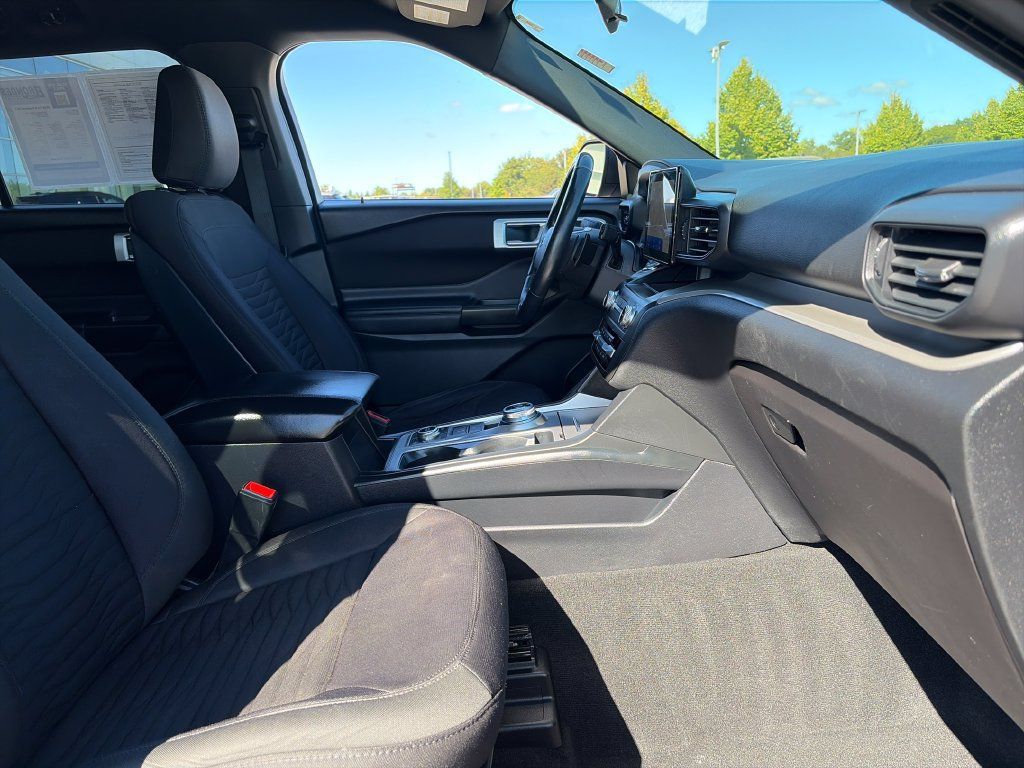 Used 2020 Ford Explorer XLT AWD/4WD image 11
