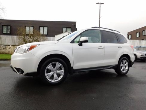 Used 2015 Subaru Forester 2.5i Premium w/ All-Weather Package AWD/4WD image 4