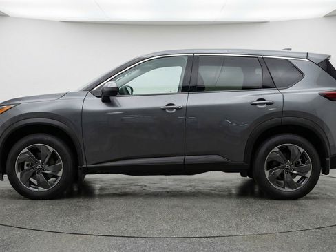 Used 2025 Nissan Rogue SV image 5