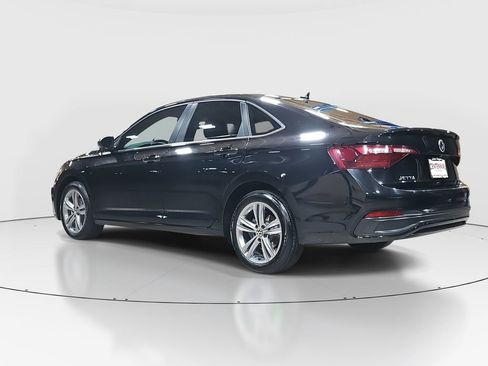 Used 2024 Volkswagen Jetta SE image 7