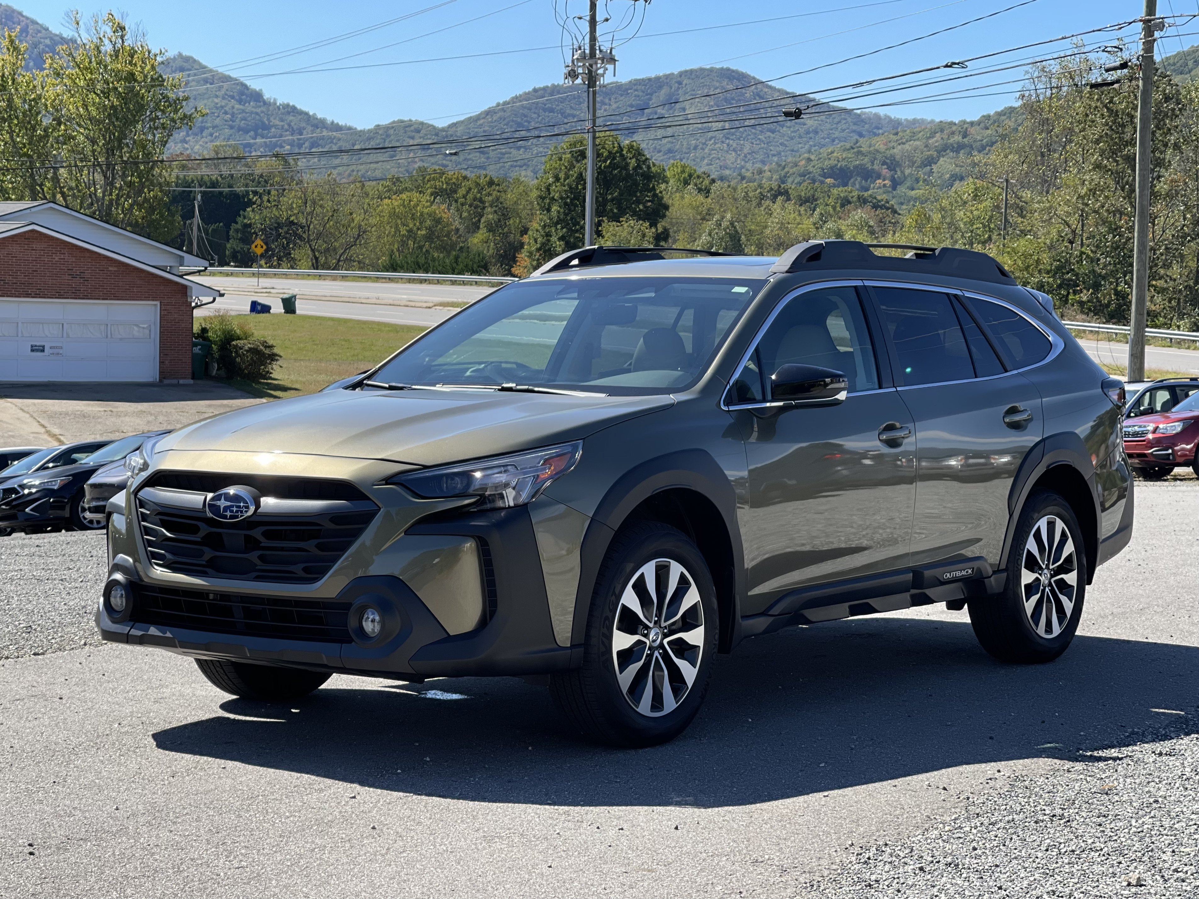 Used 2025 Subaru Outback Limited AWD/4WD image 7