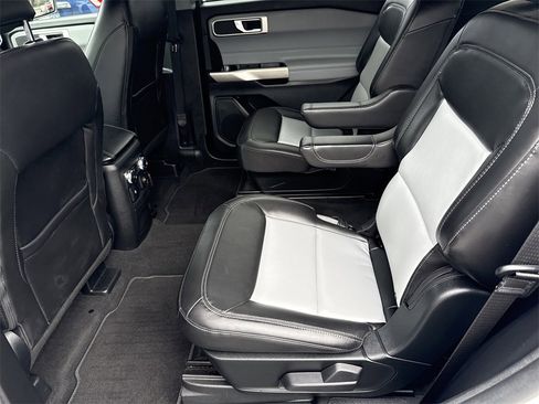 Used 2022 Ford Explorer XLT w/ Equipment Group 202A image 21