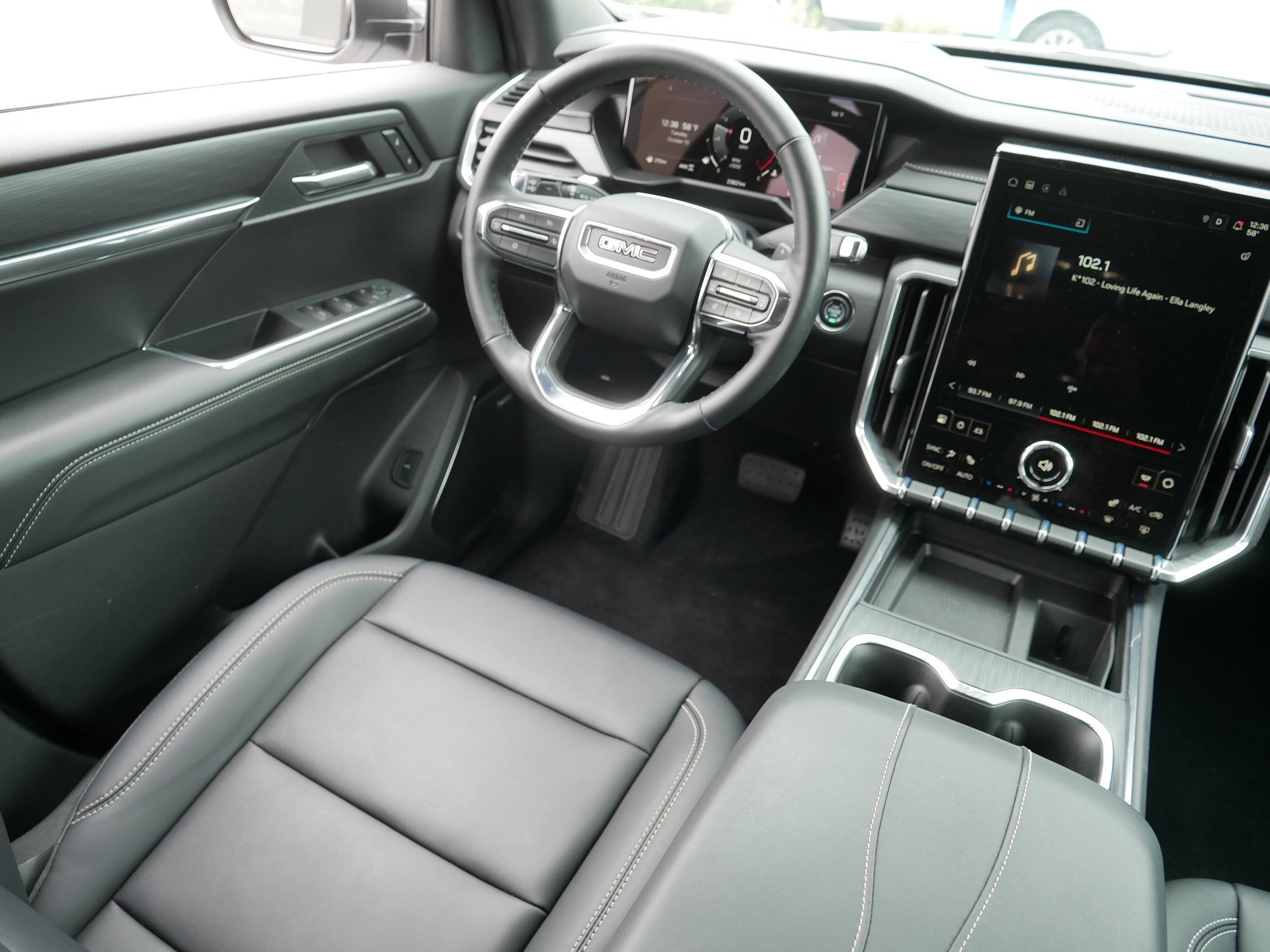 Used 2026 GMC Acadia Elevation w/ Elevation Premium Package AWD/4WD image 9