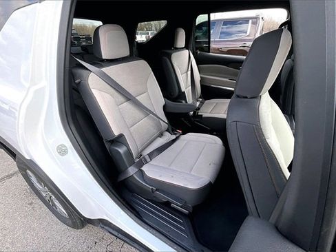 Used 2025 Chevrolet Traverse LT image 25