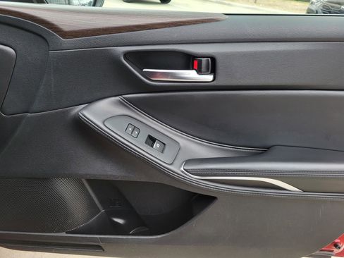 Used 2022 Toyota Avalon XLE image 7