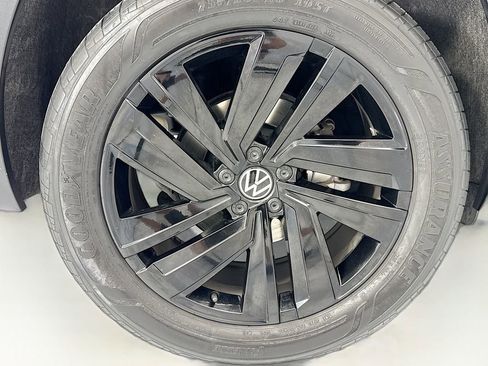 Certified 2023 Volkswagen Atlas Cross Sport SE w/ Black Wheel Package image 31