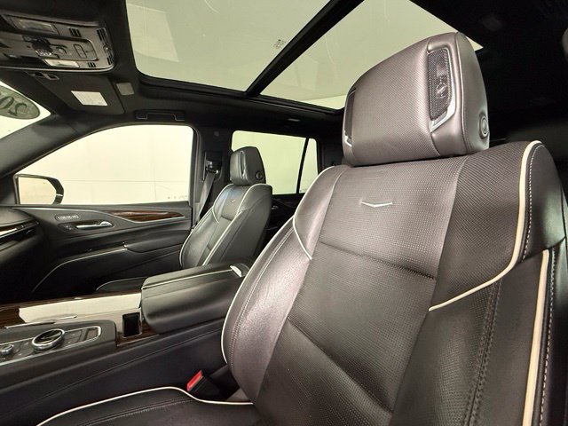 Used 2022 Cadillac Escalade Premium Luxury AWD/4WD image 15