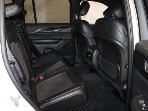 Used 2024 Jeep Grand Cherokee Altitude AWD/4WD image 13