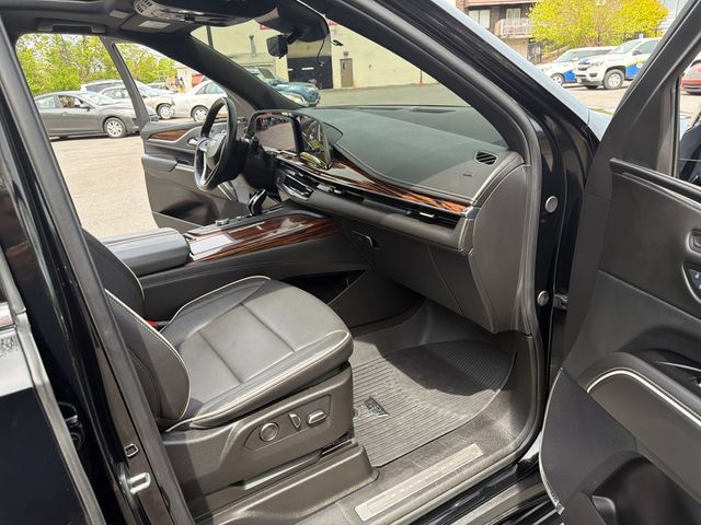 Used 2024 Cadillac Escalade ESV Premium Luxury w/ Performance Package AWD/4WD image 40