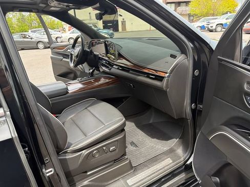 Used 2024 Cadillac Escalade ESV Premium Luxury w/ Performance Package AWD/4WD image 40