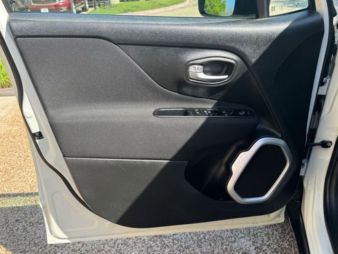 Used 2021 Jeep Renegade Sport image 27