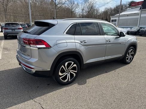 Certified 2022 Volkswagen Atlas Cross Sport SEL image 9