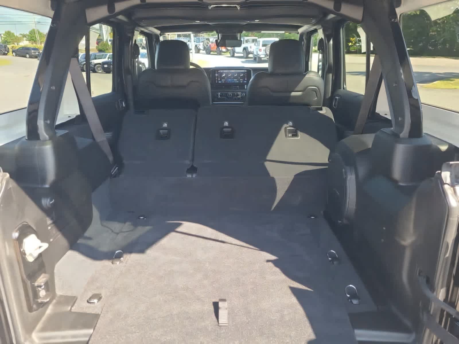Used 2024 Jeep Wrangler High Altitude AWD/4WD image 28