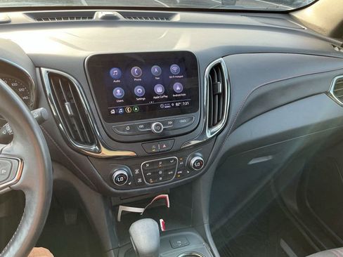 Used 2022 Chevrolet Equinox RS w/ Infotainment Package FWD image 8