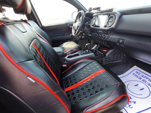 Used 2022 Toyota Tacoma TRD Off-Road image 13