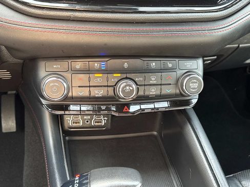Used 2024 Dodge Durango GT AWD/4WD image 39
