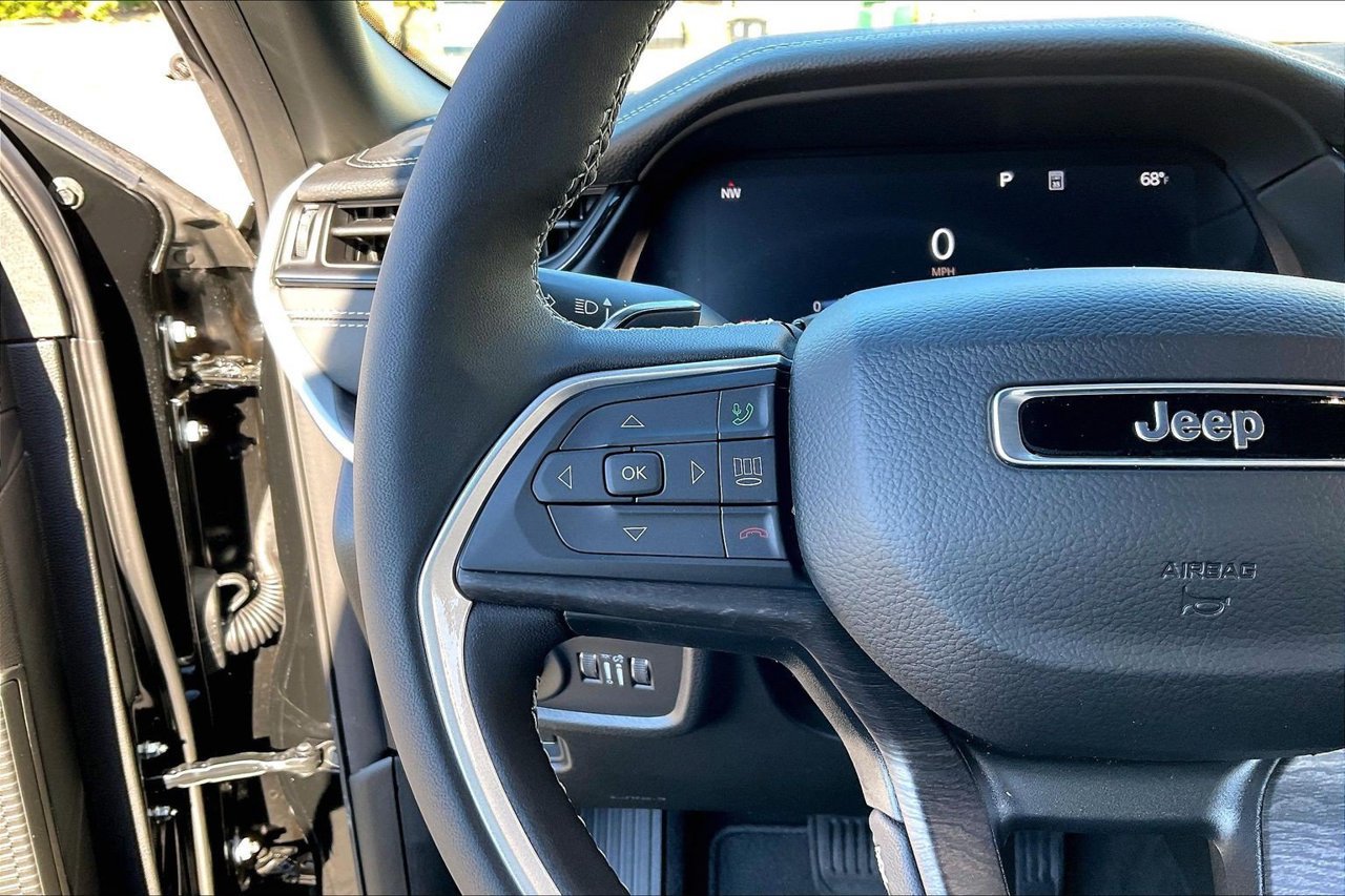 New 2027 Jeep Grand Cherokee Altitude RWD image 24