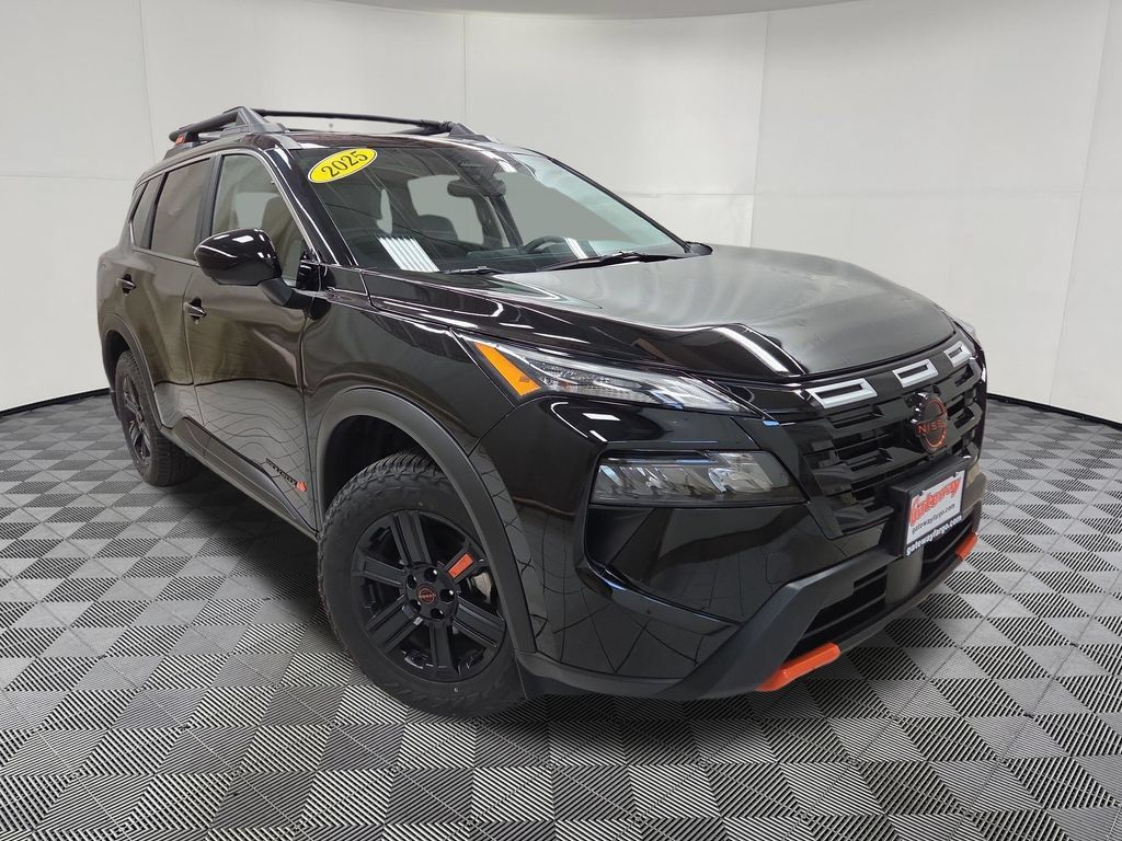 Used 2025 Nissan Rogue SV AWD/4WD image 3