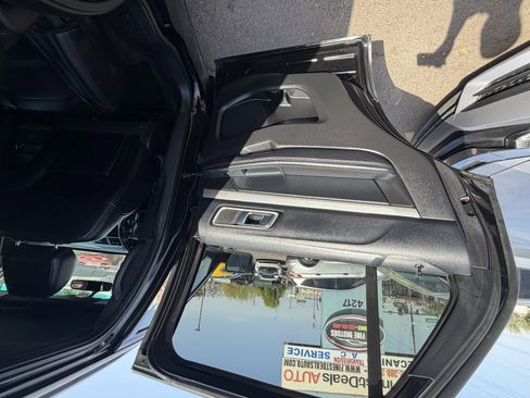 Used 2016 Ford Explorer XLT w/ Equipment Group 202A AWD/4WD image 8
