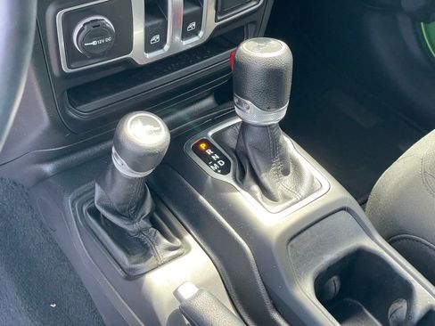 Used 2018 Jeep Wrangler Sport AWD/4WD image 18