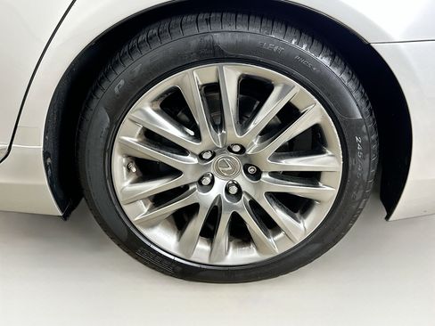Used 2017 Lexus LS 460 w/ Comfort Package RWD image 11