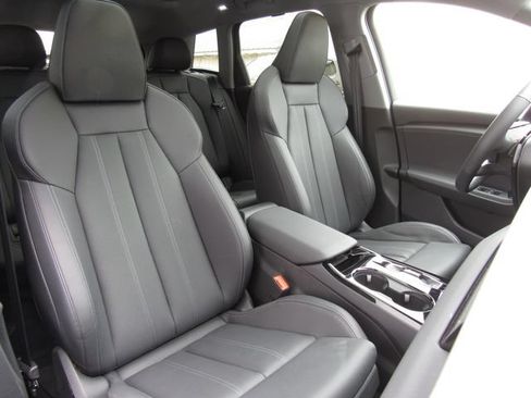Used 2025 Audi Q6 e-tron Prestige AWD/4WD image 21