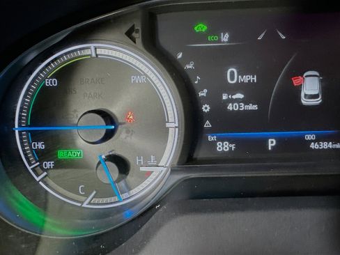 Used 2024 Toyota Venza XLE image 19