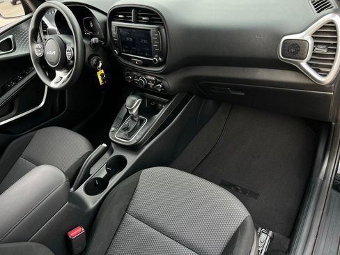 Used 2023 Kia Soul LX w/ LX Technology Package image 24