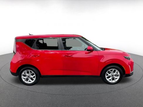 Used 2025 Kia Soul LX w/ LX Technology Package FWD image 16