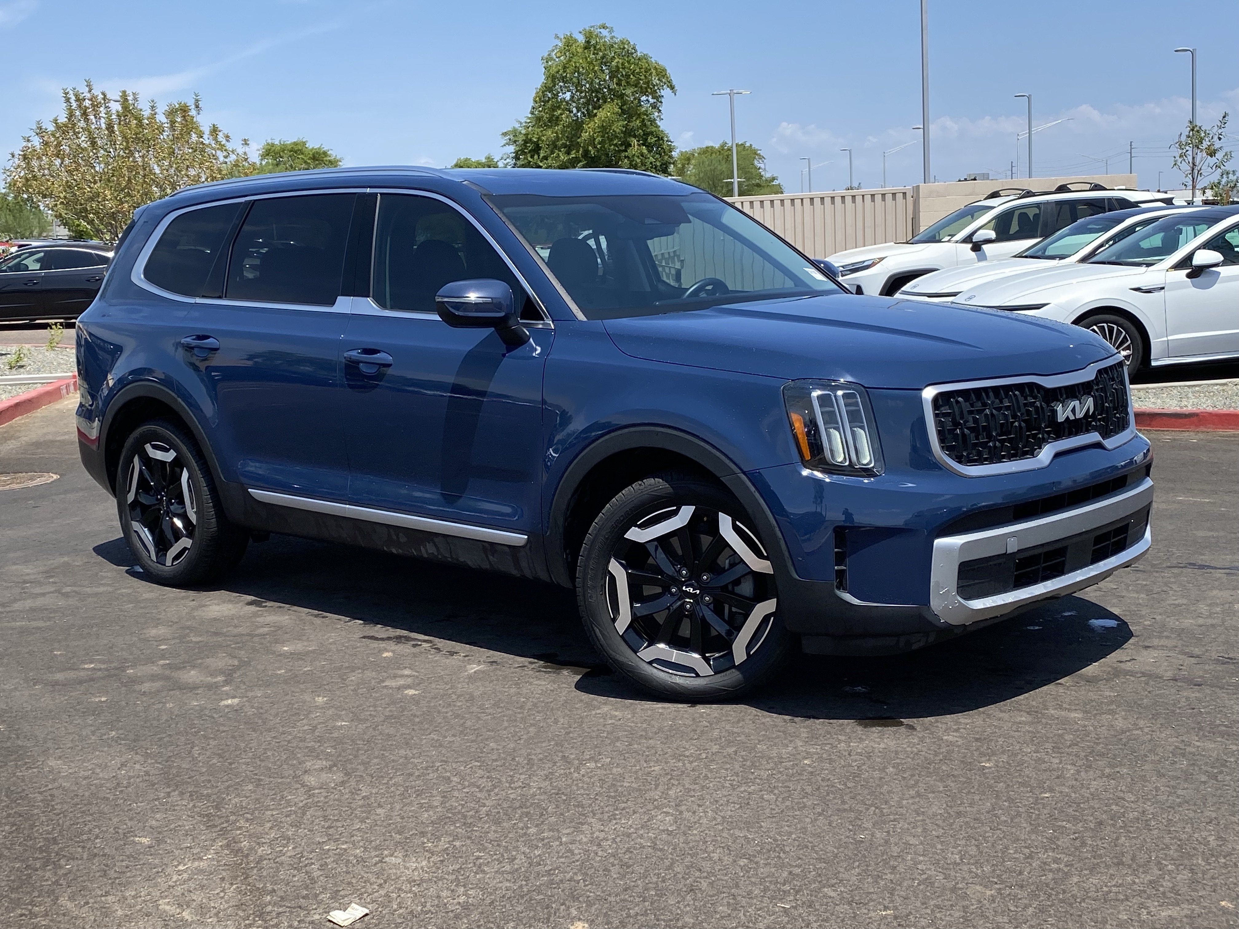Used 2023 Kia Telluride EX w/ EX Captain's Chair Package FWD image 36