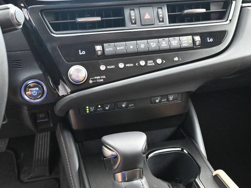Used 2025 Lexus ES 300h w/ Premium Package FWD image 27