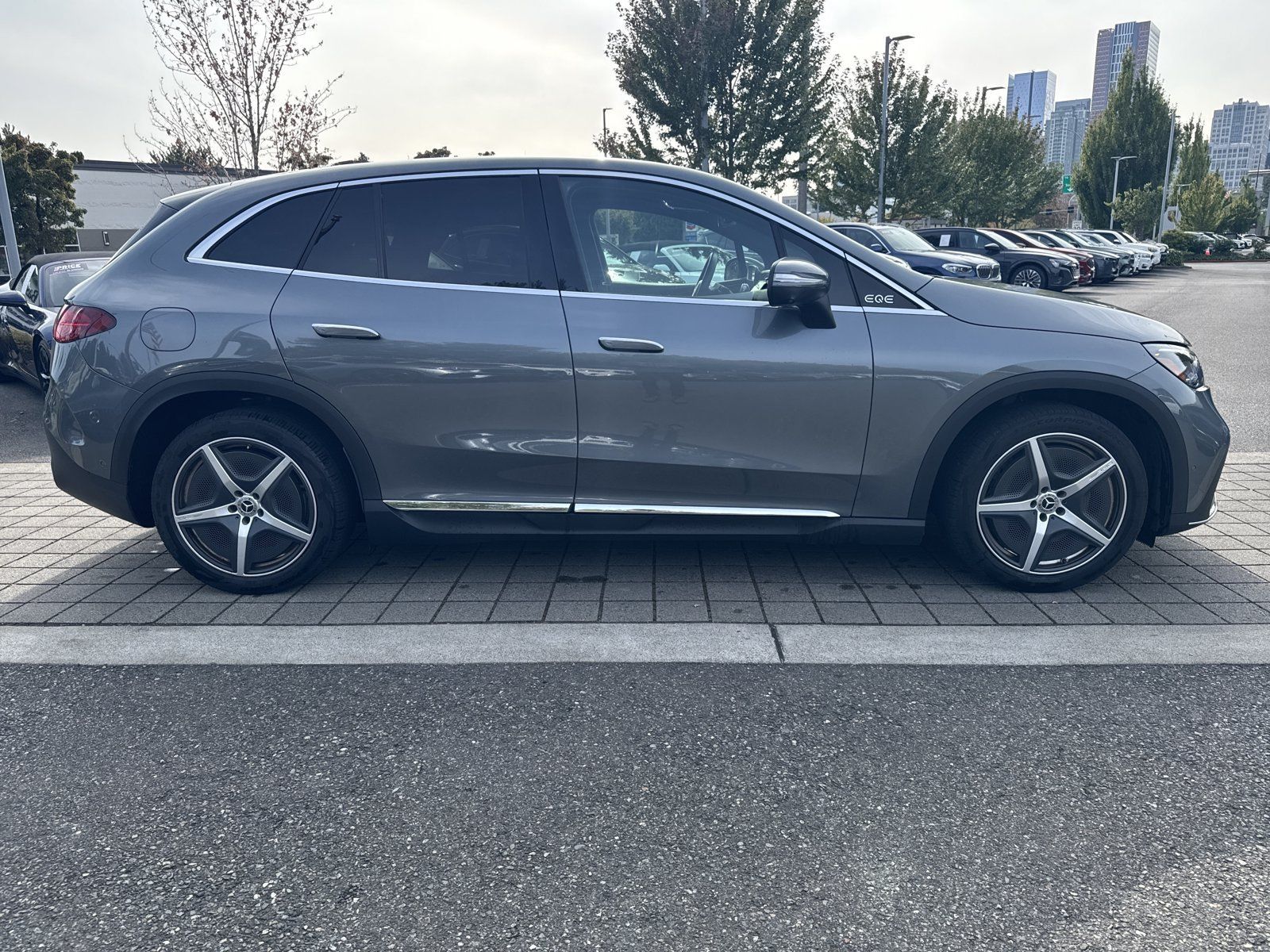 Used 2023 Mercedes-Benz EQE 350+ SUV image 4