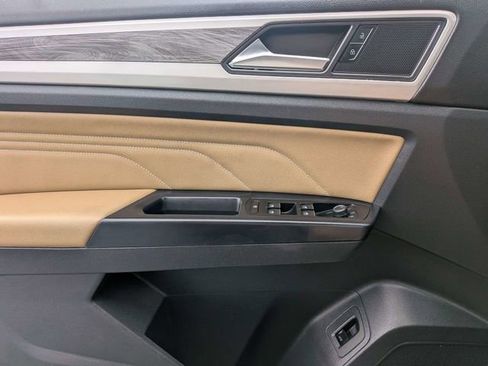 Certified 2021 Volkswagen Atlas Cross Sport SE FWD image 28