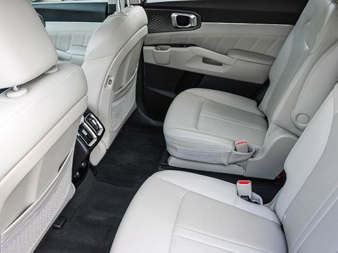 Used 2023 Kia Sorento SX image 19