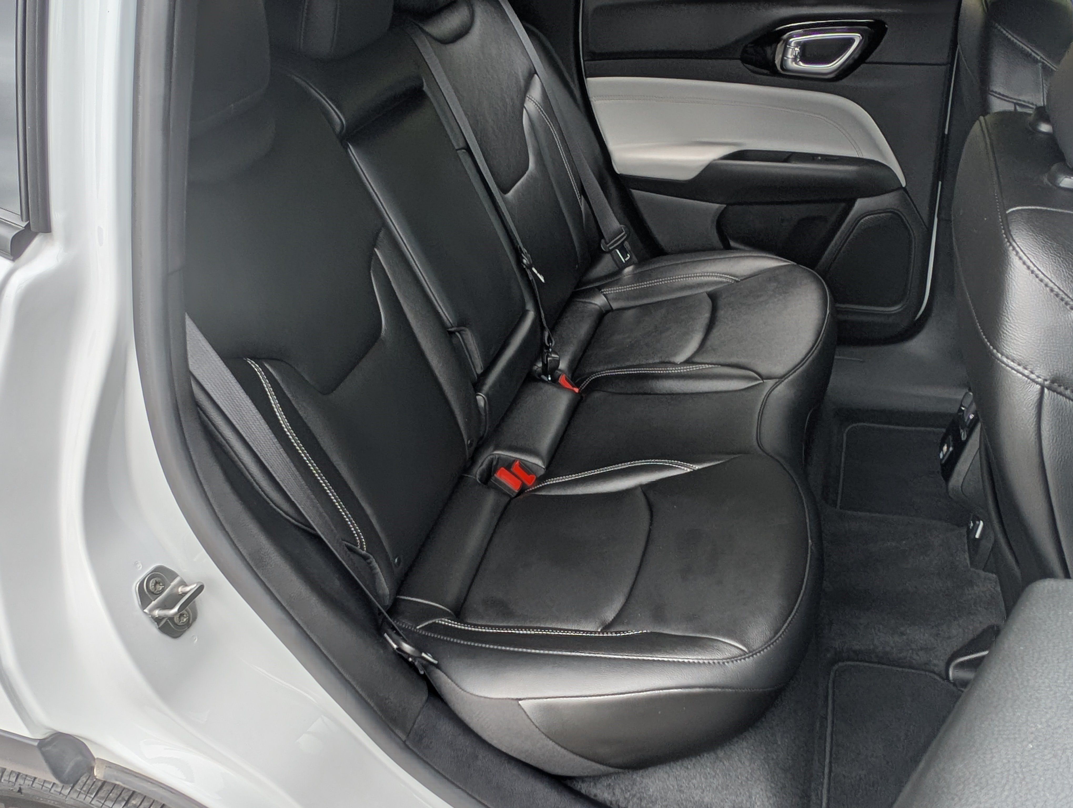 Used 2025 Jeep Compass Limited AWD/4WD image 18