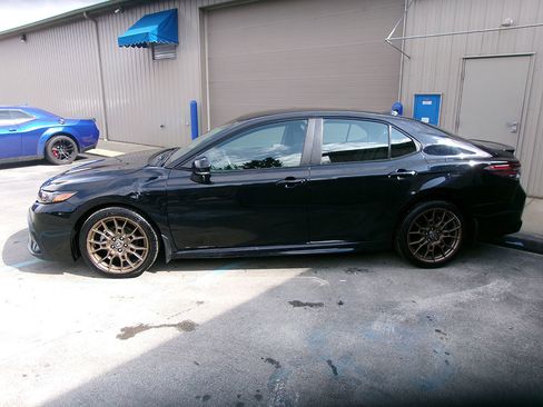 Used 2023 Toyota Camry SE w/ Convenience Package AWD/4WD image 3