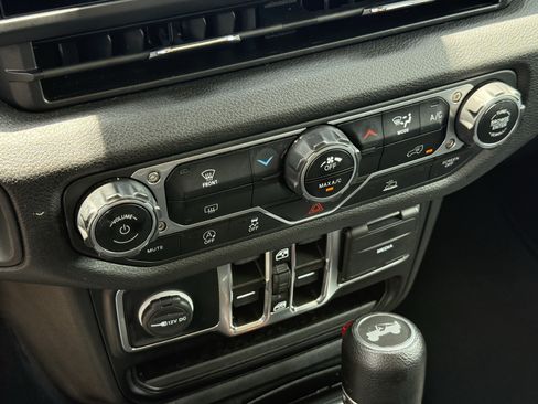 Used 2024 Jeep Wrangler Unlimited Sport AWD/4WD image 23