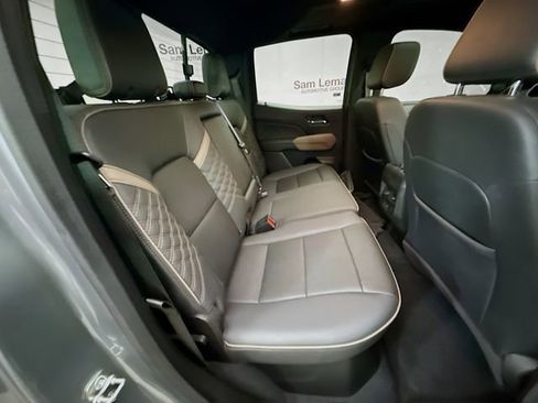 Used 2024 GMC Canyon Denali image 31