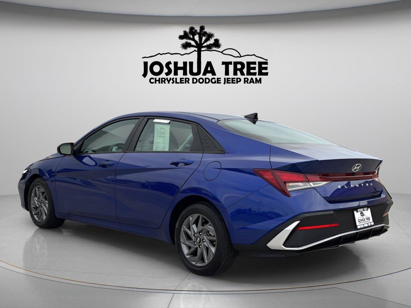 Used 2024 Hyundai Elantra SEL FWD image 5