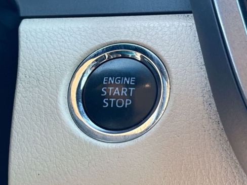 Used 2018 Toyota Camry XLE image 25