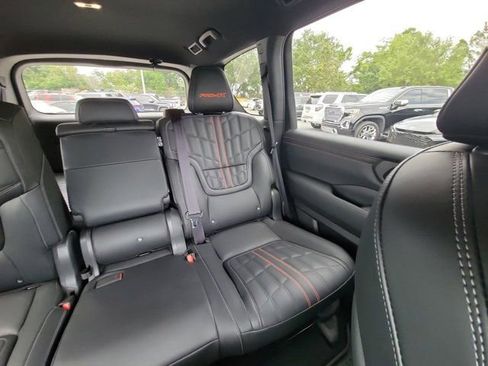 Used 2025 Nissan Armada PRO-4X w/ Pro-4X Premium Package AWD/4WD image 6